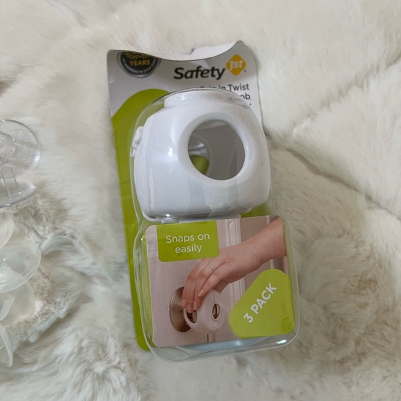 Baby Safety Gear Baby Proof Grip'n Twist Door Knob Cover ✨BOGO - Picture 4 of 5